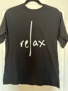 Relax Graphic Tee - Black